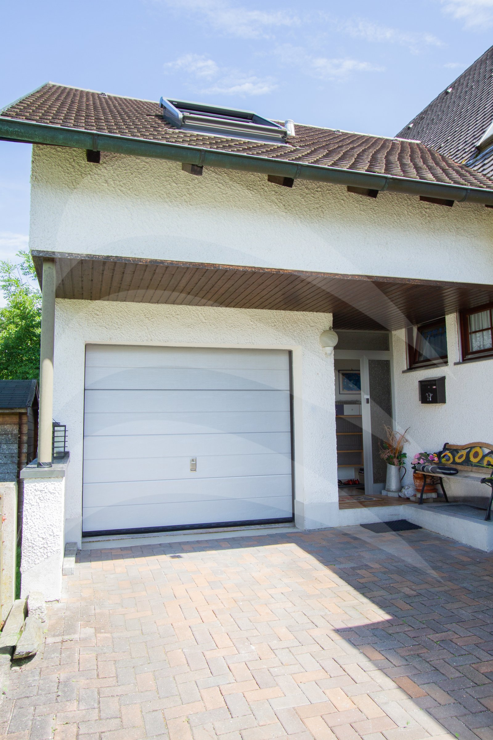 Eingang mit Garage