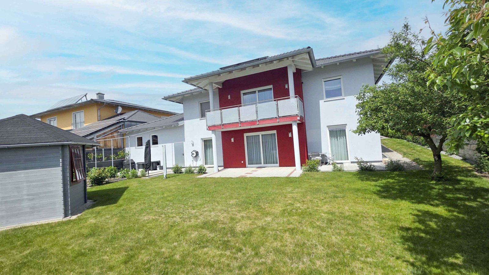 Platz für die große Familie: Komfortables Einfamilienhaus mit großer Einliegerwohnung! Platz für die große Familie: Komfortables Einfamilienhaus mit großer Einliegerwohnung!