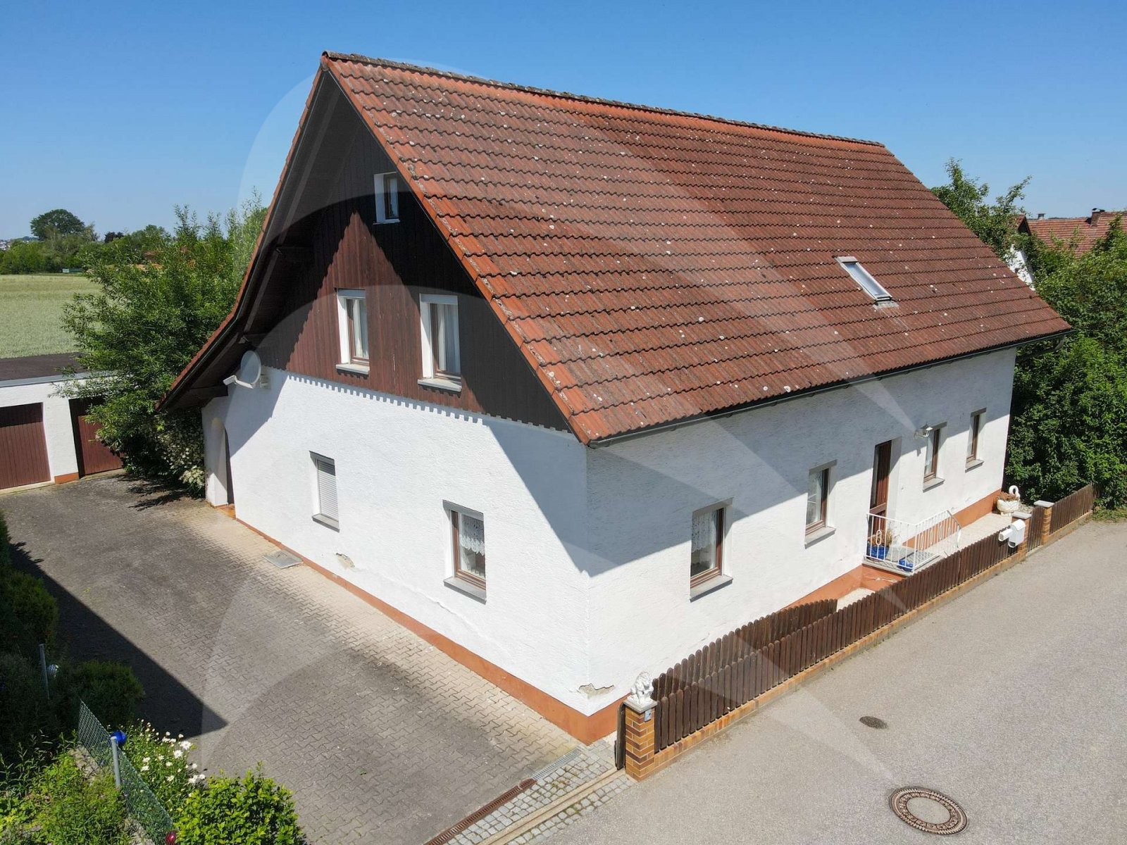 Freistehendes Einfamilienhaus mit Entwicklungspotenzial Freistehendes Einfamilienhaus mit Entwicklungspotenzial
