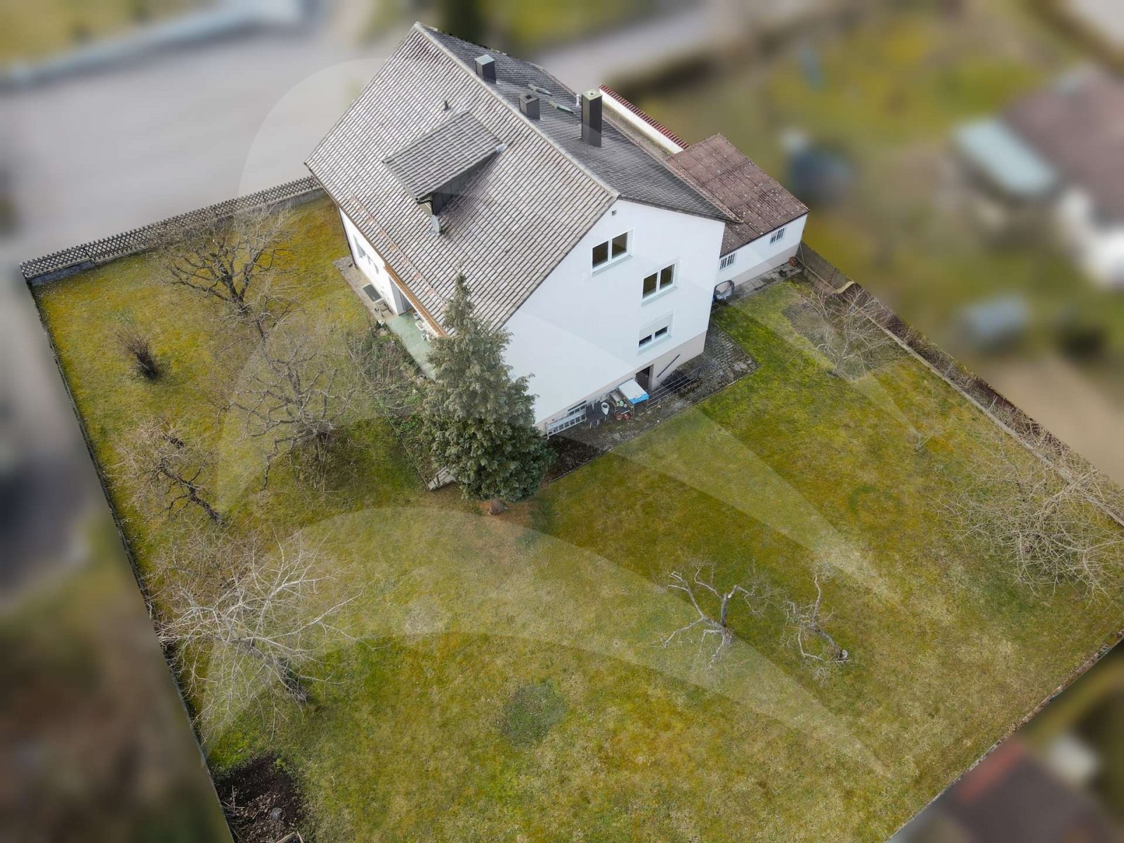 Dreifamilienhaus mit zusätzlichem Baugrundstück Dreifamilienhaus mit zusätzlichem Baugrundstück