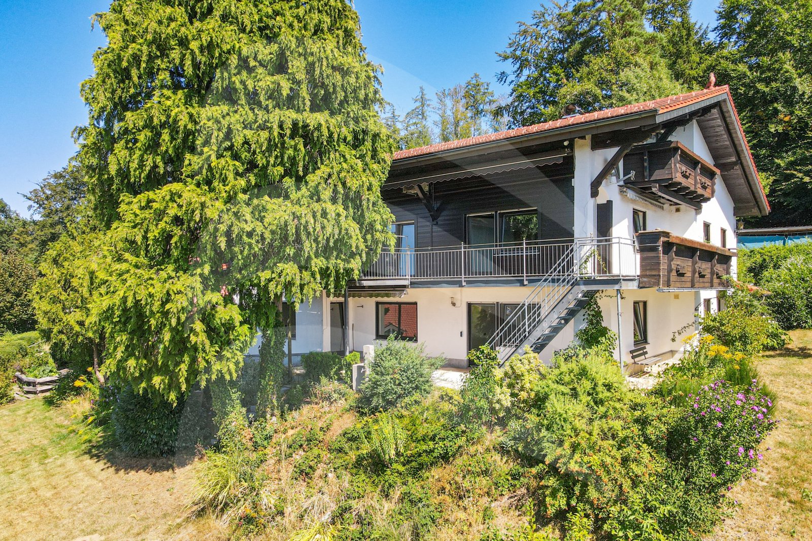 Vielseitig nutzbares Mehrgenerationenhaus mit traumhaftem Panoramablick über Hauzenberg Vielseitig nutzbares Mehrgenerationenhaus mit traumhaftem Panoramablick über Hauzenberg