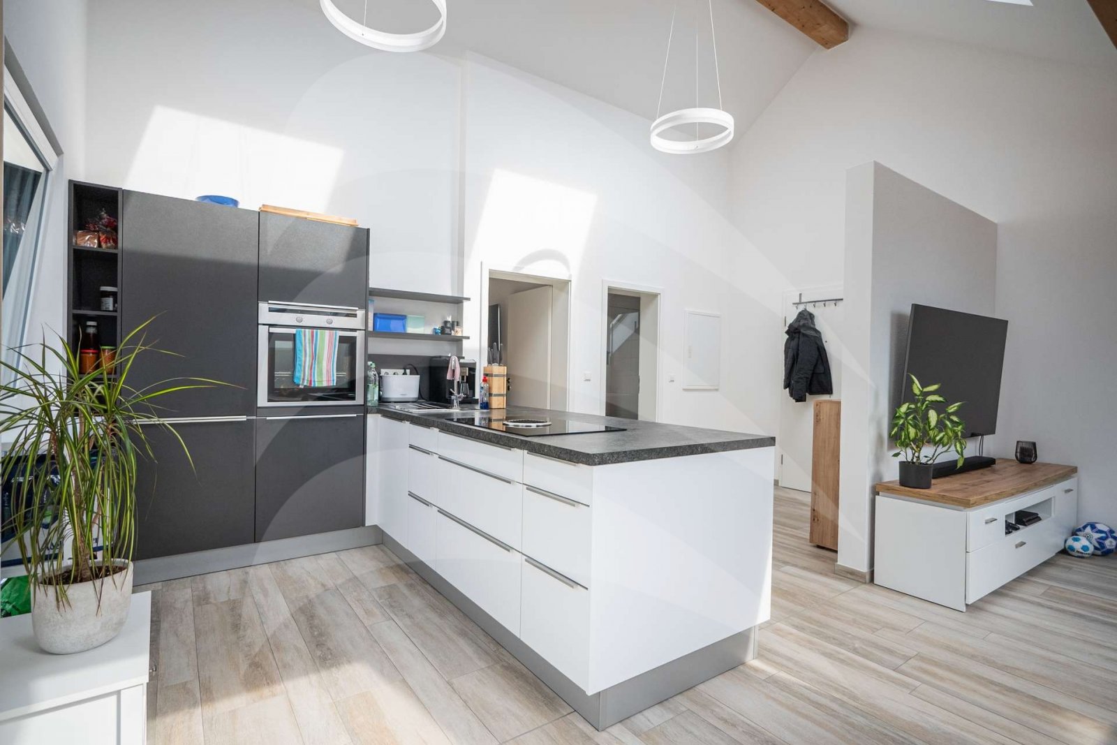 Außergewöhnliche Design-Dachgeschosswohnung mit hochwertiger Ausstattung in der Innstadt Außergewöhnliche Design-Dachgeschosswohnung mit hochwertiger Ausstattung in der Innstadt