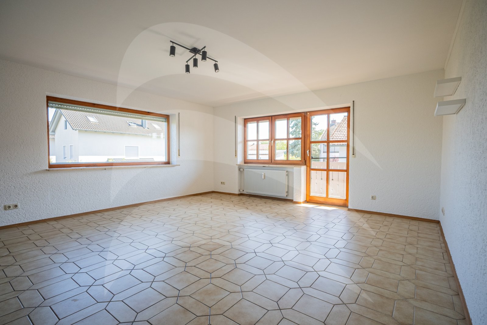 Großzügige 3,5-Zimmer-Wohnung mit Balkon, Garage und Gartenanteil Großzügige 3,5-Zimmer-Wohnung mit Balkon, Garage und Gartenanteil